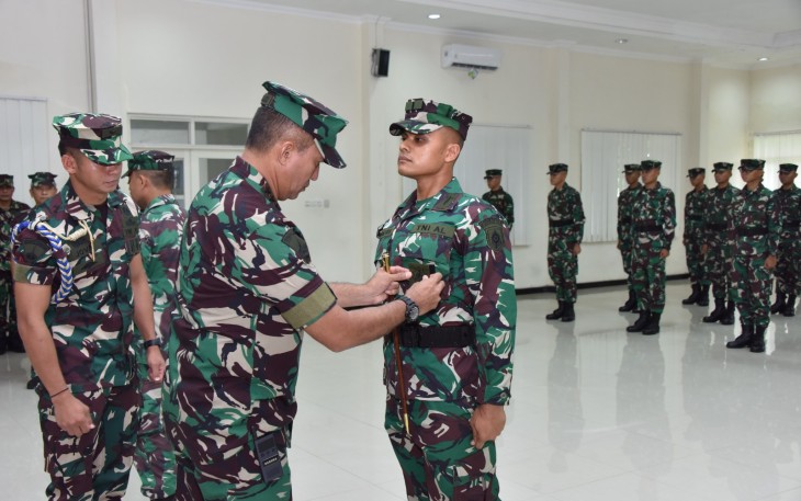 Komandan Kodiklatal (Dankodiklatal), Letjen TNI Marinir Nur Alamsyah memimpin Upacara Pembukaan Pendidikan Pertama Perwira PK TNI Angkatan Laut, Angkatan Ke-30 Khusus Tenaga Kesehatan (Susgakes) TA. 2023, bertempat di Gedung Betelguese Pusdiklapa Kodikopsla Kodiklatal, Bumimoro Surabaya, Rabu (27/12/2023)