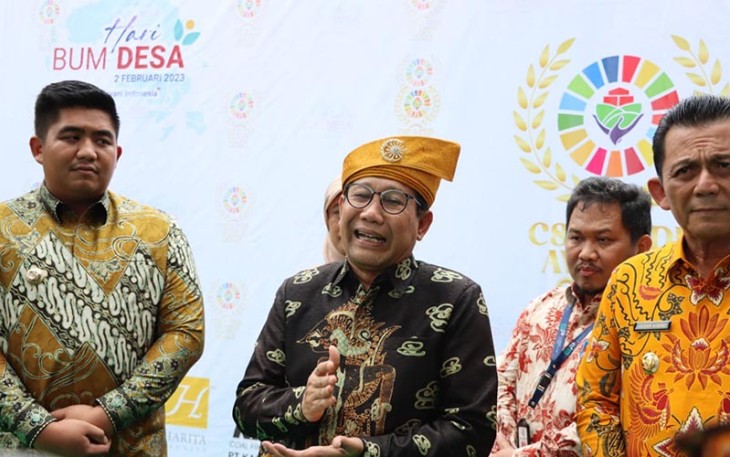 Bupati Bintan Terima Penghargaan Lencana Bakti Desa Pertama dari Menteri Desa PDTT RI 