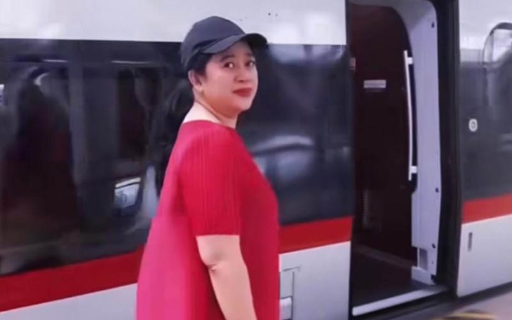 Ketua DPR RI Puan Maharani saat di Stasiun KCJB Halim pada Sabtu (2/12/2023).