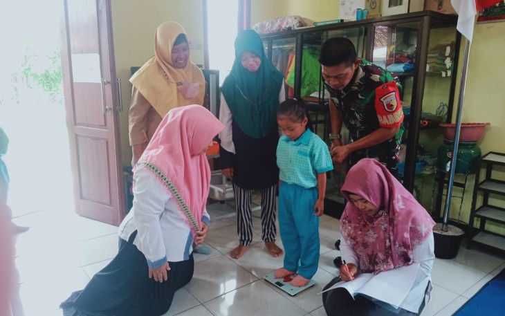 Babinsa Minta Orang Tua Rutin Membawa Balitanya ke Posyandu