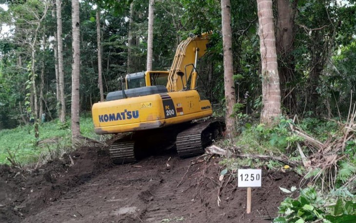 Pekerjaan infrastruktur yang terus di Kebut oleh personil satgas TMMD Ke-116 Kodim 1310/Bitung