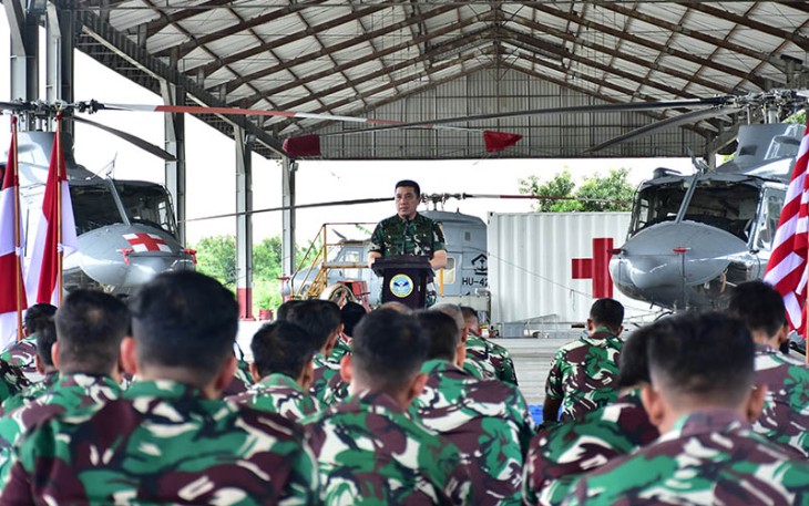 Komandan Wing Udara 2 Gelar Do'a Bersama di shelter Skuadron Udara 400 Wing Udara 2 Puspenerbal, Pangkalan Udara TNl AL Juanda, Minggu (19/11/2023).