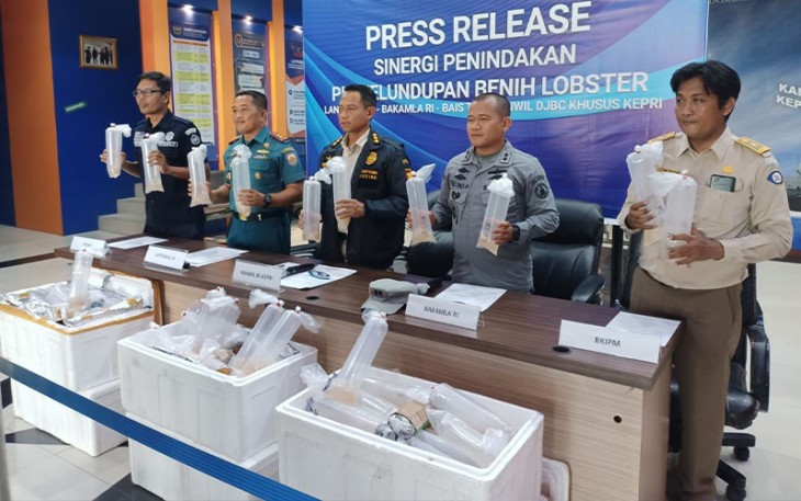 Konferensi pers di Kantor Wilayah DJBC Khusus Kepulauan Riau.