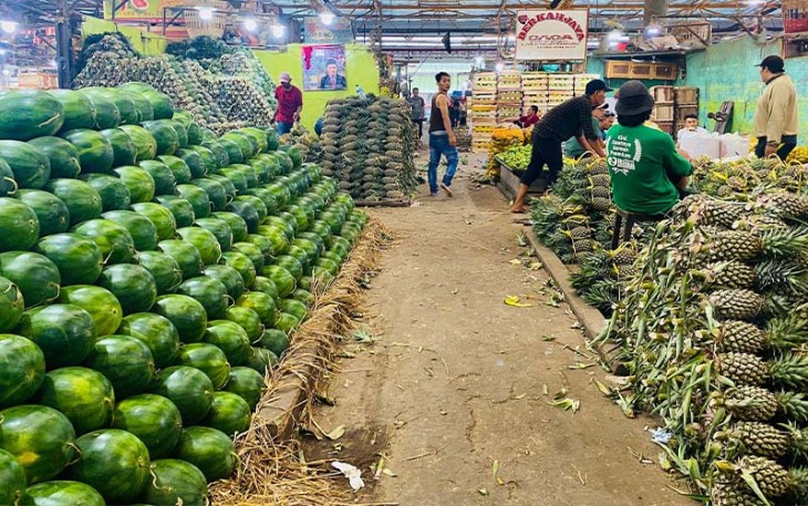 Buah-buahan yang tertata rapi di Pasar Induk Kramat Jati. Foto : Humaira Dara Asyari