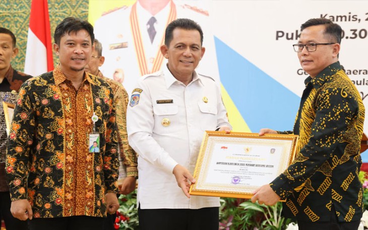 Gubernur Ansar saat Serahkan Anugerah Paritrana Award 2022 Provinsi Kepri 