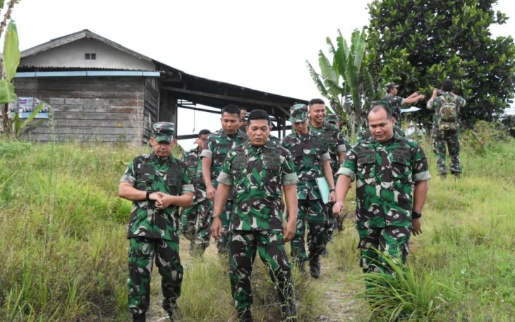 Danrem 023 KS Kolonel Inf Dodi Triwinarto saat tinjau aset tanah milik TNI AD