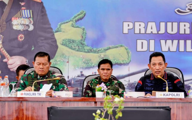 Kapolri Jenderal Listyo Sigit Prabowo saat memberikan pengarahan di Polda Papua. Senin (9/1)