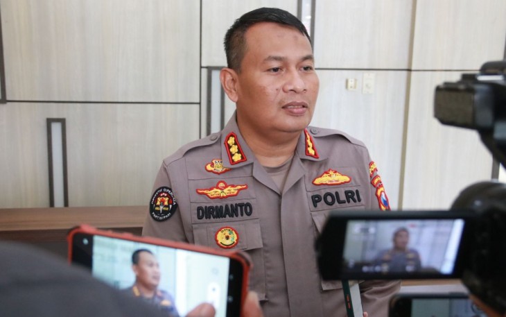 Kabid Humas Polda Jatim Kombes Dirmanto saat memberikan keterangan pers terkait kasus KDRT Venna Melinda, Kamis (12/1)