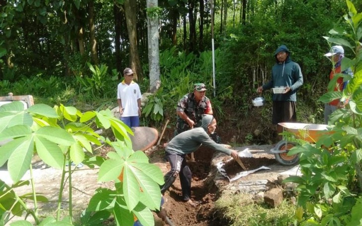 Pasang gorong-gorong di wilayah binaan 