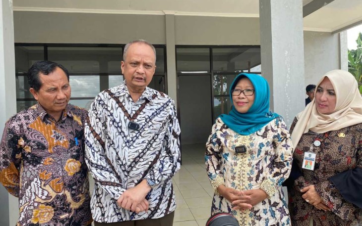 Deputi Bidang Mikro KemenkopUKM Yulius saat memberikan keterangan pers 