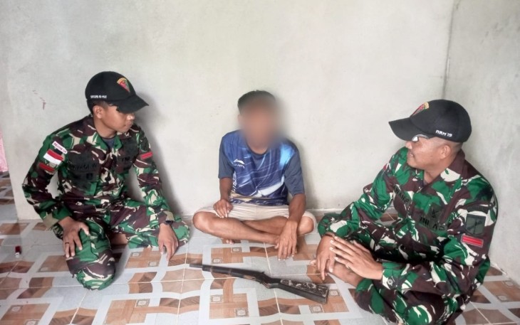 Warga serahkan senpi rakitan di perbatasan 