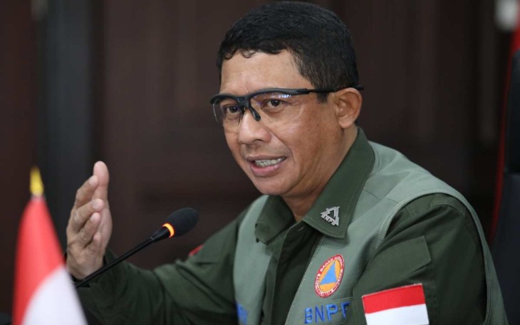 Kepala BNPB Letjen TNI Suharyanto S.Sos., M.M., saat memberikan arahan terkait penanganan darurat bencana banjir dan longsor di Kantor Gubernur Sulawesi Utara, Kota Manado, Sulawesi Utara, Sabtu (28/1).