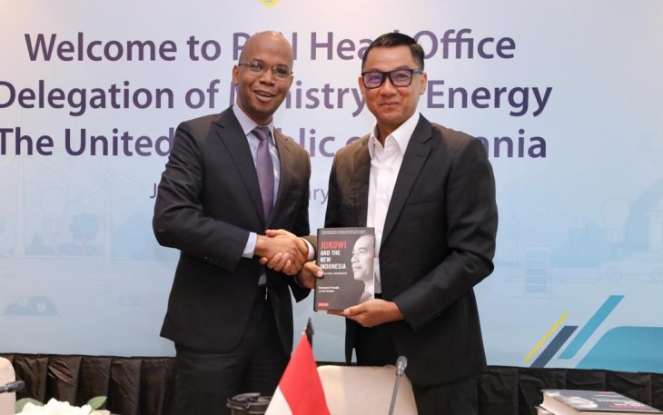 Menteri Energi Tanzania January Makamba bersama Dirut PLN Darmawan Prasodjo 