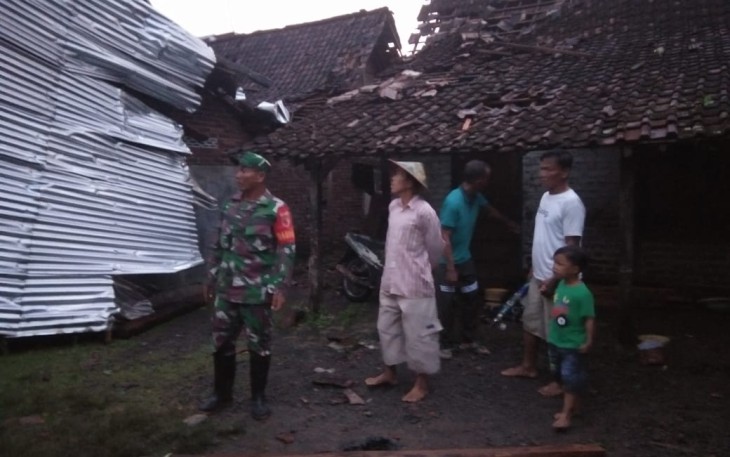 Angin puting beliung terjang rumah warga binaan 