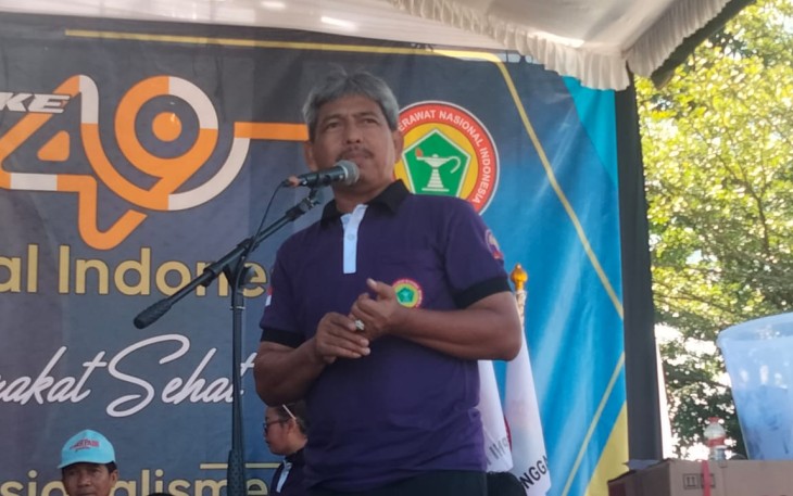 Sekretaris Daerah Kabupaten Trenggalek, Edy Soepriyanto, pada saat memberikan sambutan acara hari ulang tahun PPNI ke - 49, di alon - Alon Kabupaten Trenggalek, Minggu (12/3/2023).