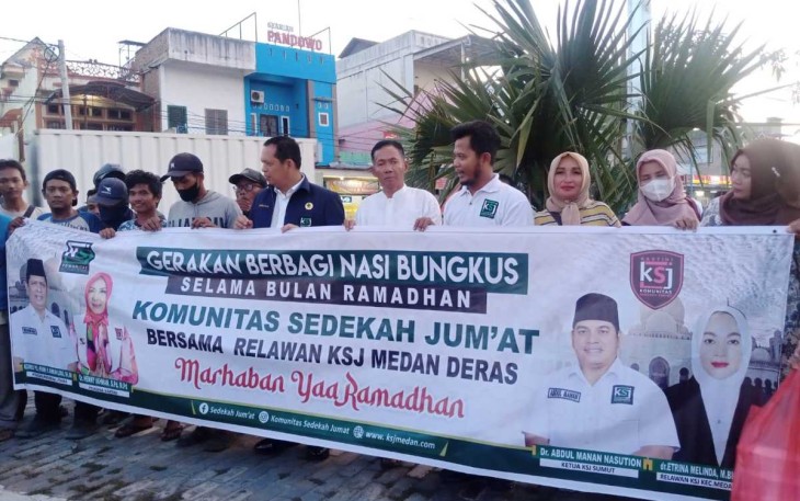 Berbagi takjil serentak KSJ