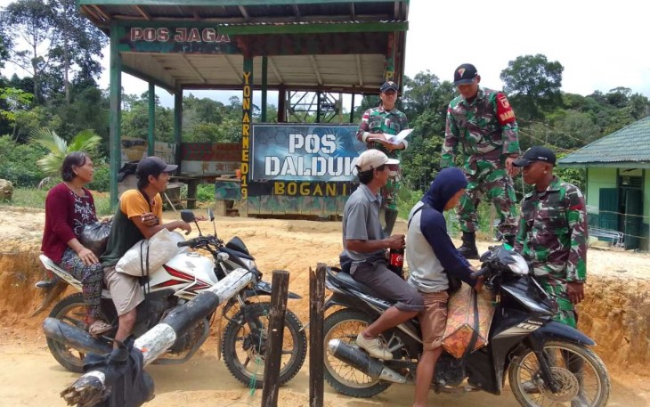 Pemeriksaan pelintas batas di perbatasan 