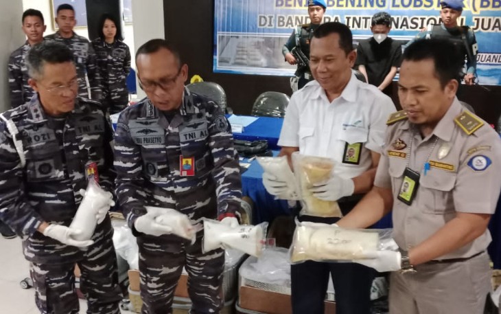 Penyelundupan benih lobster melalui bandara Juanda Surabaya 