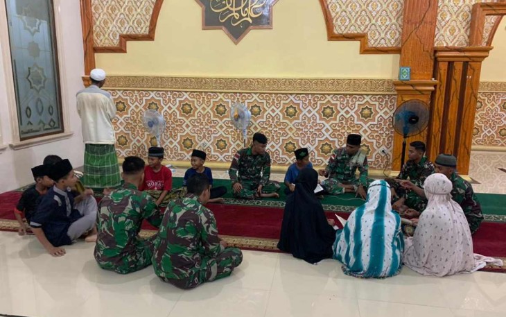 Tadarus bersama dengan warga di perbatasan 