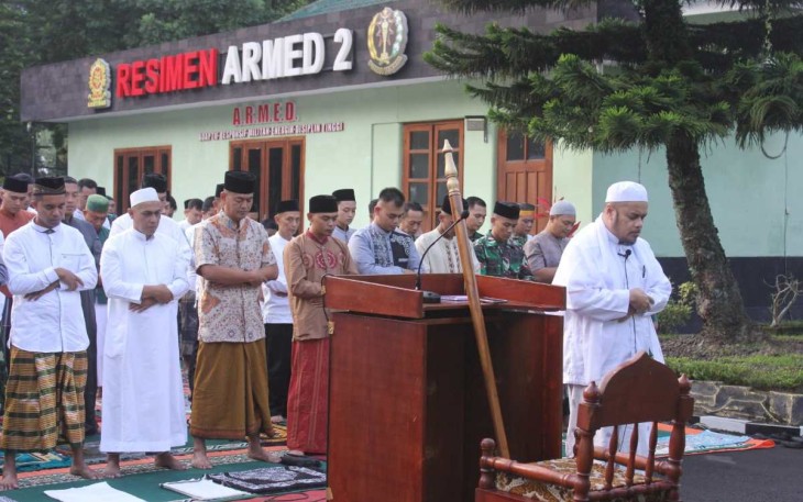Sholat Ied keluarga besar Menarmed 2 Kostrad, Sabtu (22/4)