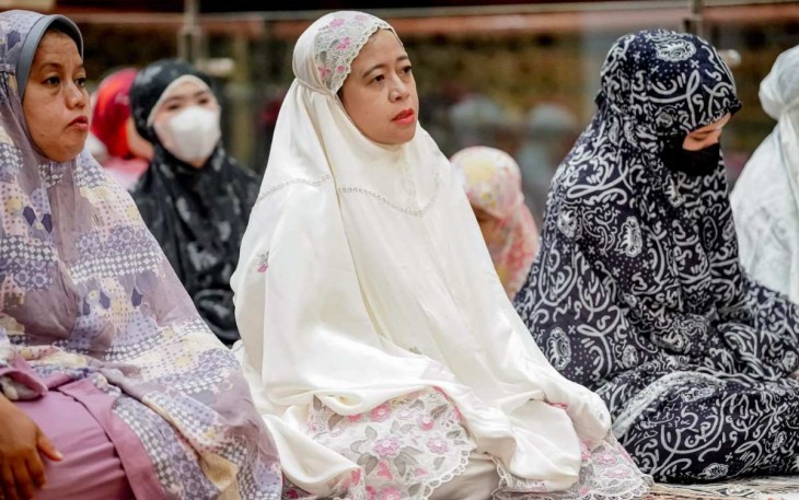 Puan Maharani saat sholat Ied, Sabtu (22/4)