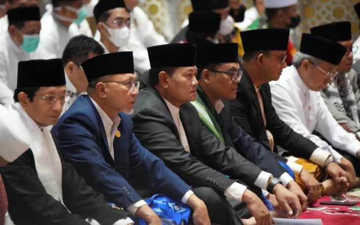 Panglima TNI saat Sholat Idul Fitri Bersama Wapres di Istiqlal
