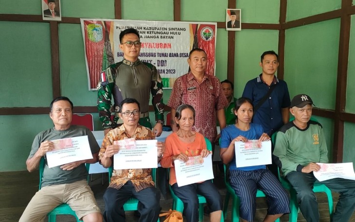 Pembagian BLT DD di perbatasan 