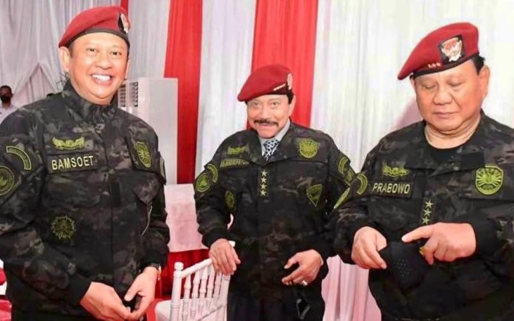 Bambang Soesatyo (kiri)
