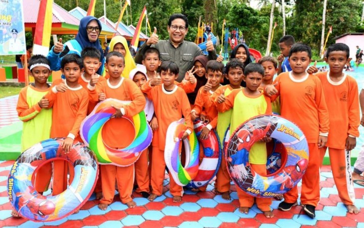 Gus Halim bersama anak-anak