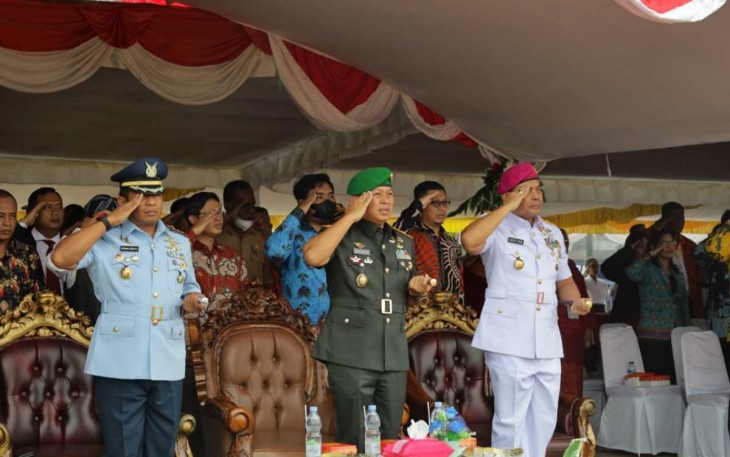 Danlantamal XI Brigjen TNI (Mar) Gatot Mardiyono saat upacara Harkitnas