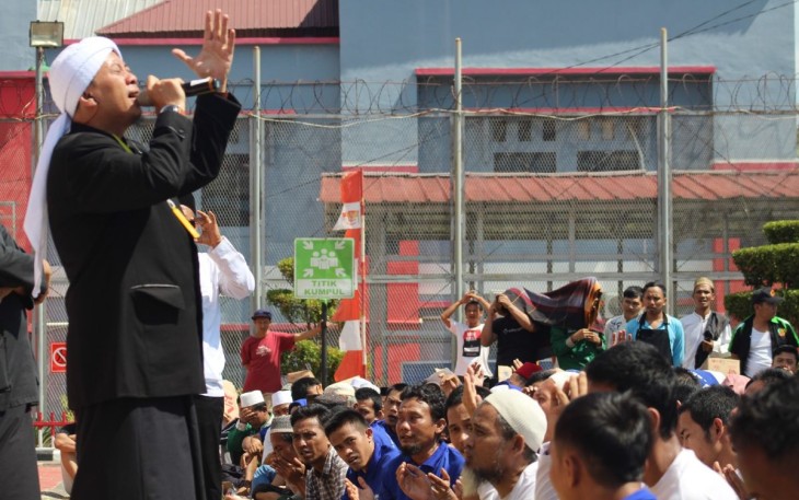 Opick Tombo Ati getarkan ribuan napi Lapas Cilegon, Jum'at (12/5)