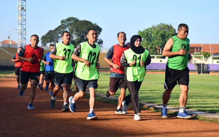 Tes Garjas personel Korem 081/DSJ di stadion Wilis Kota Madiun, Senin (15/5)