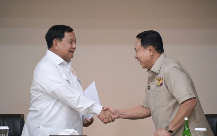 Menhan Prabowo Subianto bersama Ketum PP Polri Jenderal Pol (Purn) Bambang Hendarso Danuri di Jakarta, Senin (15/5)