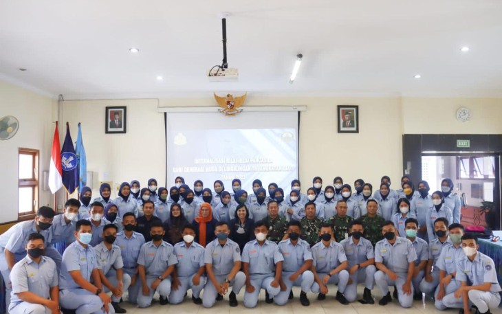 Internalisasi Nilai-Nilai Pancasila Bagi Generasi Muda dan Keluarga TNI AL di STIKES Hang Tuah Surabaya 