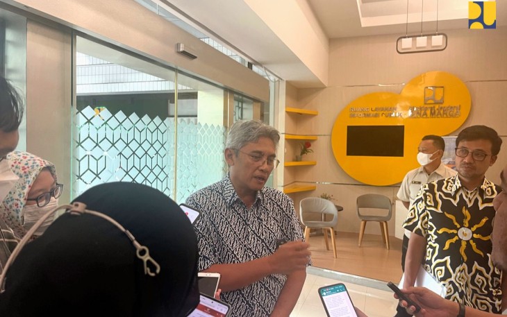 Dirjen Bina Marga Hedy Rahadian saat memberikan keterangan pers 
