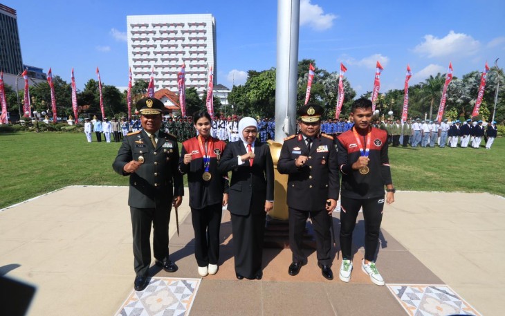 Kapolda Jatim Irjen Pol Toni Harmanto bersama Gubernur Jatim Khofifah Indar Parawansa dan Pangdam V Brawijaya 