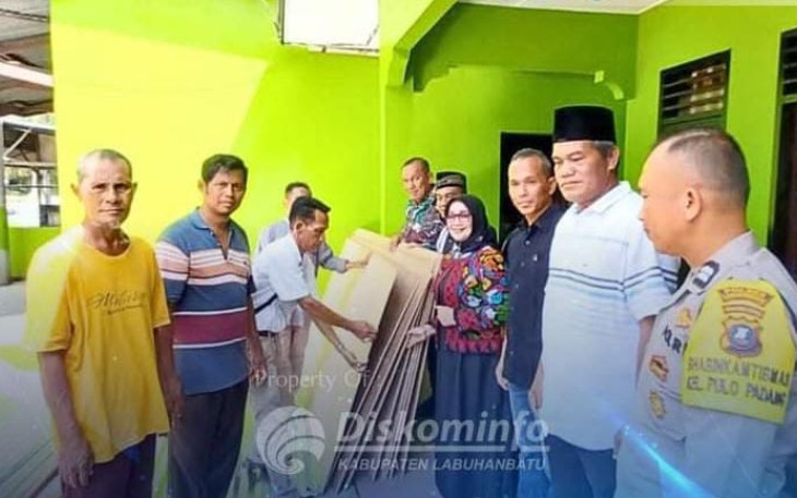Wakil Bupati Labuhanbatu saat Sambangi Korban Angin Puting Beliung di Bandar Gula