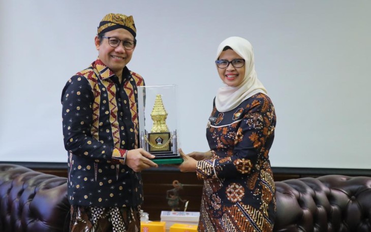 Menteri Desa PDT dan Transmigrasi Abdul Halim Iskandar Menerima Audiensi Bupati Blitar Rini Syarifah Rabu 07/06/23
