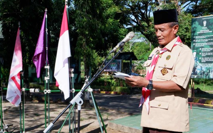 Pasiter Kodim 0801/Pacitan Kapten Inf Murhadi saat memberikan pengarahan 