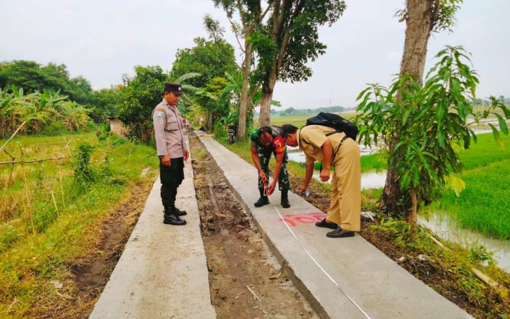 Pengukuran rabat jalan wilayah desa binaan 