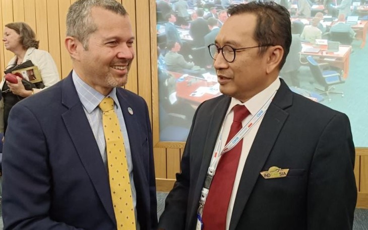 Dirjen Perhubungan Laut Arif Toha bersama Sekjen IMO di London