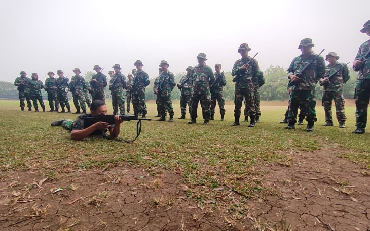 Latihan tembak prajurit Lanudal Jakarta, Jum'at (28/7)