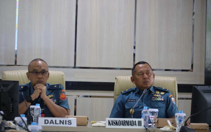 Kaskoarmada III Laksamana Pertama TNI Rudhi Aviantara bersama Tim Audit Itjen TNI 