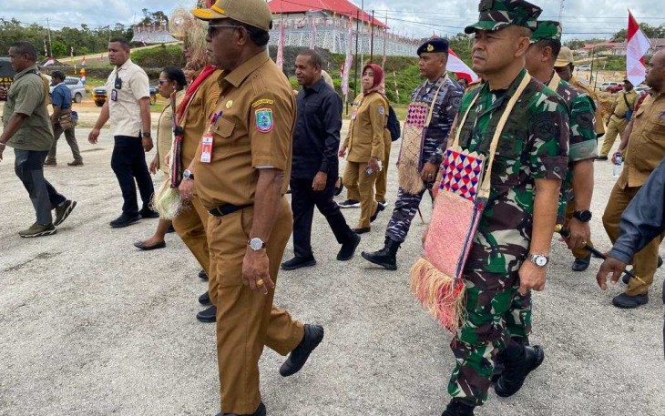 Kepala Staf Koarmada III Laksamana Pertama TNI Singgih Sugiarto dampingi kunjungan kerja Pj Gubernur Papua Barat Daya di Kabupaten Maybrat, Senin (7/8) 
