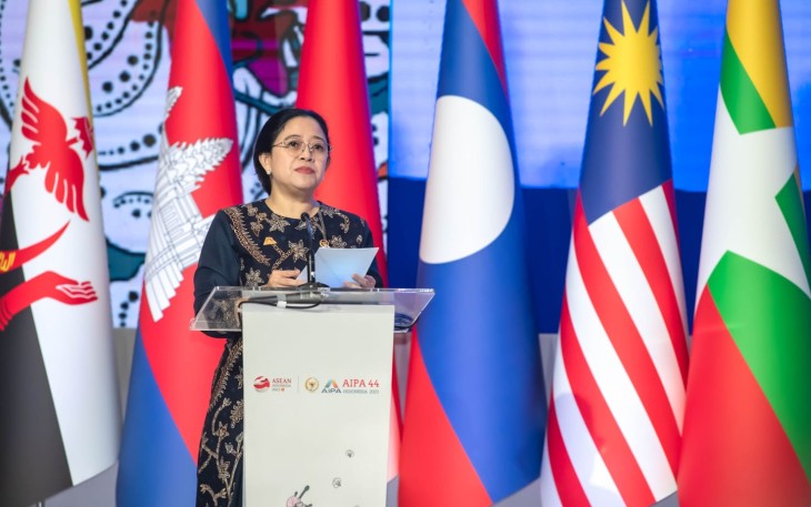 Puan Maharani saat membacakan dan mensahkan 30 Resolusi AIPA 2023 di Jakarta Rabu (9/8)