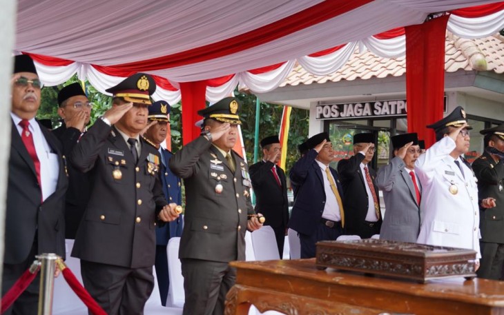 Danrem 071 Wijayakusuma Kolonel Czi Mohammad Andhy Kusuma saat upacara bendera HUT Kemerdekaan RI ke 78 di alun-alun Purwokerto, Kamis (17/8)