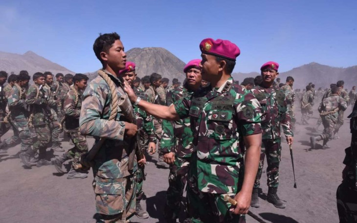 Dankodiklatal Letjen TNI (Mar) Suhartono memberikan motivasi siswa, Senin (4/9)