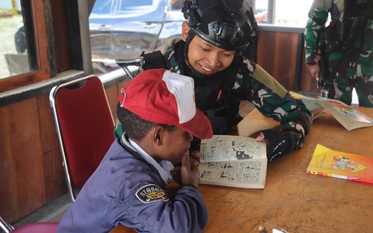 Antusias anak-anak belajar di taman bacaan