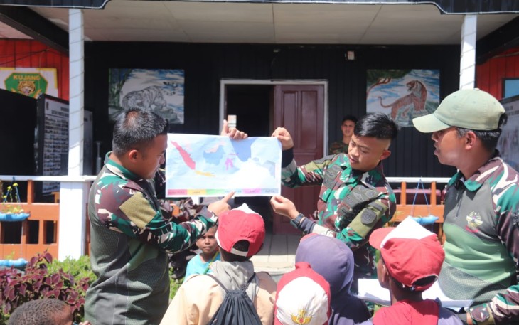 Fun Game Asah Otak Berhadiah Satgas Yonif PR 330 Tri Dharma untuk anak-anak Papua di Pos Namba, Kabupaten Intan Jaya, Jum'at (15/9)