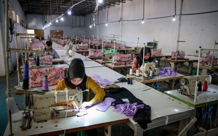 Ilustrasi pekerja industri tekstil 